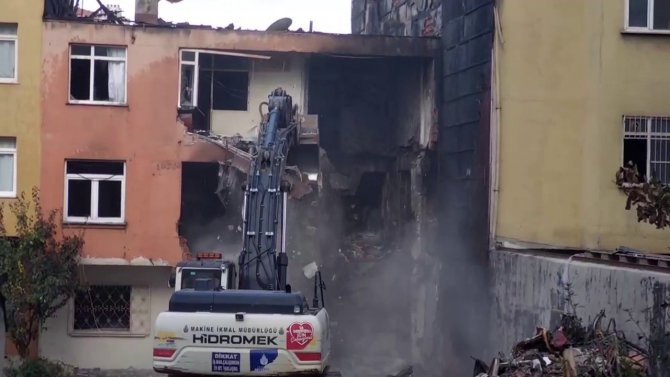 Kadıköy’de Patlamanın Yaşandığı Bina İş Makinesiyle Yıkılmaya Başlandı