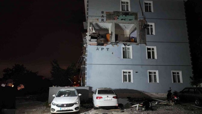 Karabük’te 4 Katlı Binada Doğal Gaz Patlaması: 1’i Çocuk 4 Yaralı