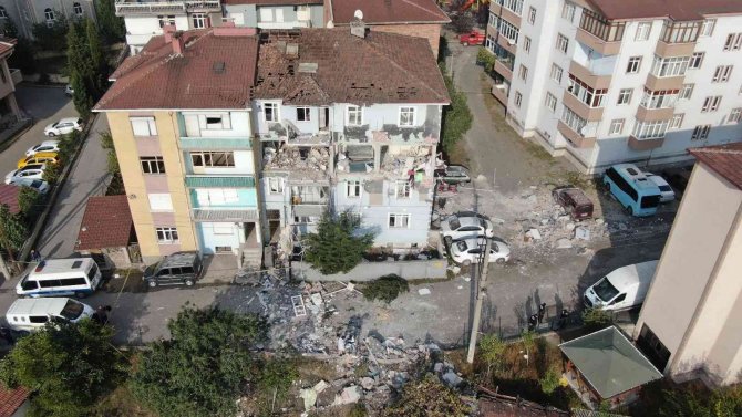 Karabük’te Bir Binada Yaşanan Patlamanın Dehşeti Gündüz Ortaya Çıktı