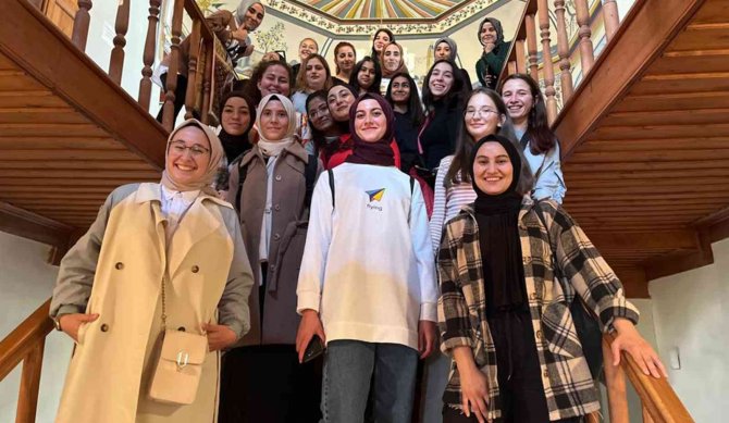 Gsb’ye Bağlı Yurtlarda Kalan Öğrenciler Karaman’ı Gezdi