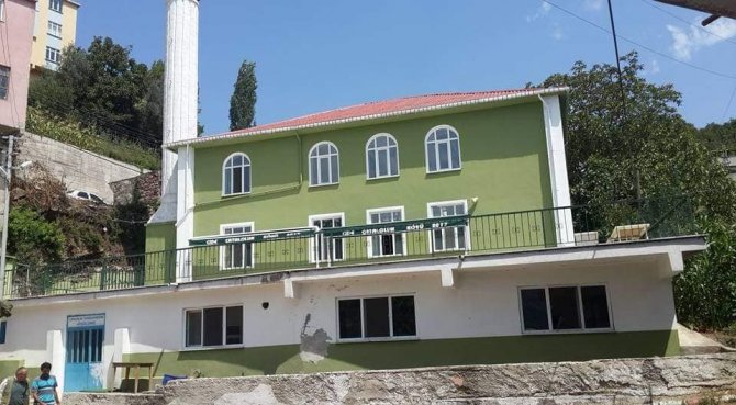Cami Çatısından Düşen Vatandaş Yaralandı
