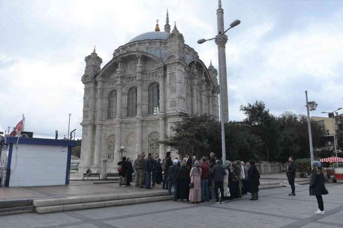 Belediye Çorumlulara İ̇stanbul’u Gezdiriyor