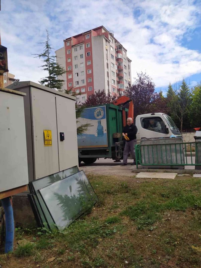 Her Ay 30 Ton Cam Atığı Geri Dönüşüme Kazandırılıyor