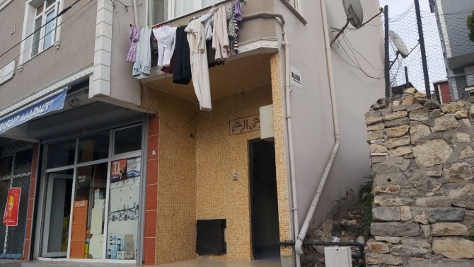 ‘Neden Çalışmıyorsun’ Diyen Kızını Sopayla Döverek Hastanelik Etti