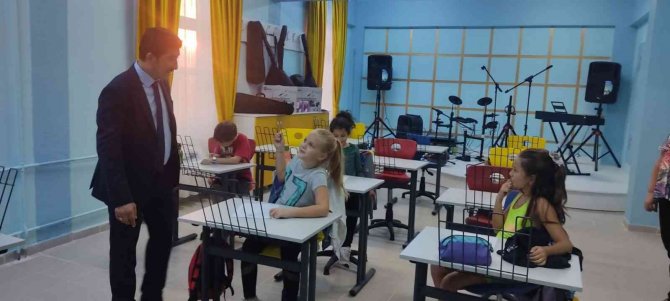 Köyceğiz Bilim Ve Sanat Merkezi Müzik Dersi İle Eğitime Başladı