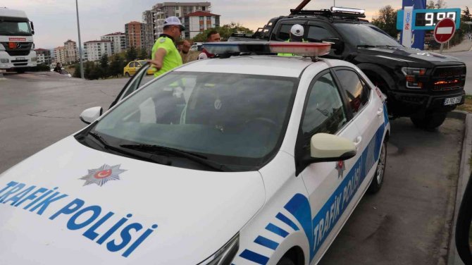 Çakarlı Lüks Aracın Cezası Ağır Oldu