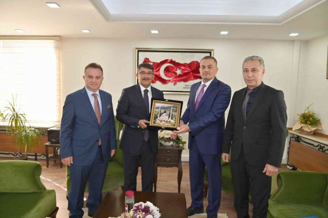 Şehzadeler İçin Elbirliğiyle Çalışıyorlar