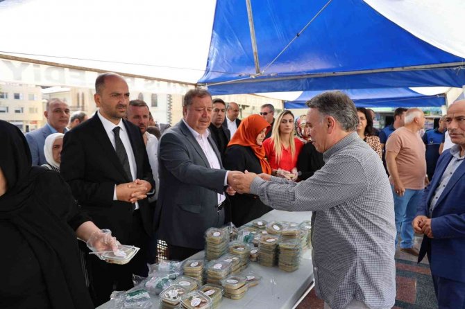 Merhum Başkan Bulut’un Ruhuna Helva Dağıtıldı