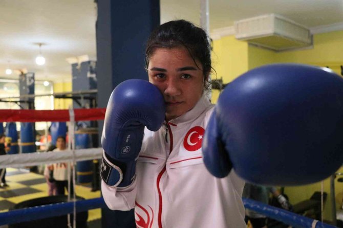 ’Minik Boksör’ Lakaplı Pınar Özkan’ın Hedefi Dünya Şampiyonluğu