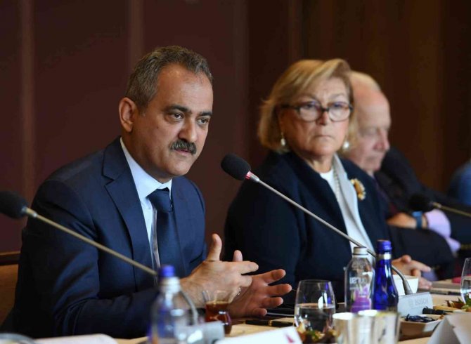 Bakan Özer, Eğitim Reformu Girişimi Yöneticileriyle Bir Araya Geldi