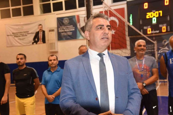 Nazilli’de Okullar Arası Voleybol Turnuvası Başladı