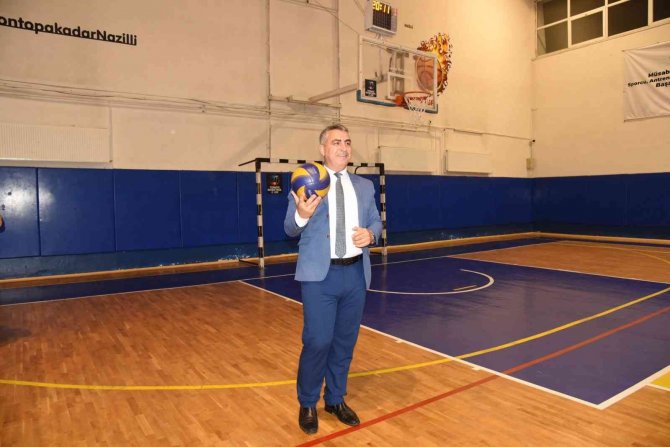 Nazilli’de Okullar Arası Voleybol Turnuvası Başladı