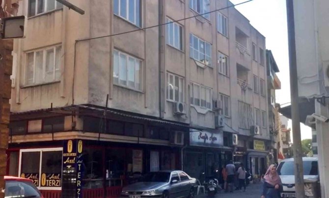 Metrelerce Yükseklikten Düşen Genç Kız Yaşam Savaşı Veriyor