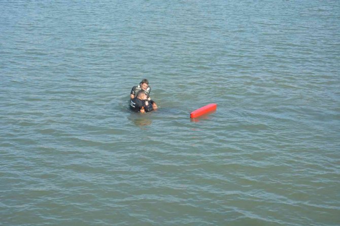 Ordu’da İskeleden Denize Atlayan Şahsı İtfaiye Kurtardı
