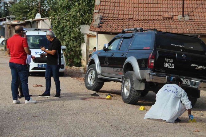 Sokak Ortasında Silahlı Saldırıya Uğrayan Yaşlı Kadın Öldü