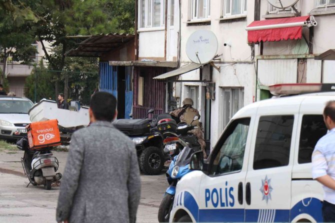 Sakarya’da Şehrin Göbeğinde Pompalı Tüfekli Dehşet