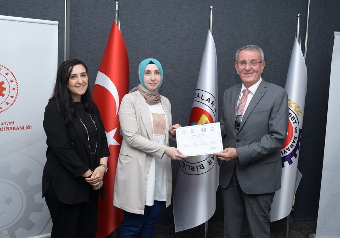 Kursiyerlerin Sertifika Heyecanı