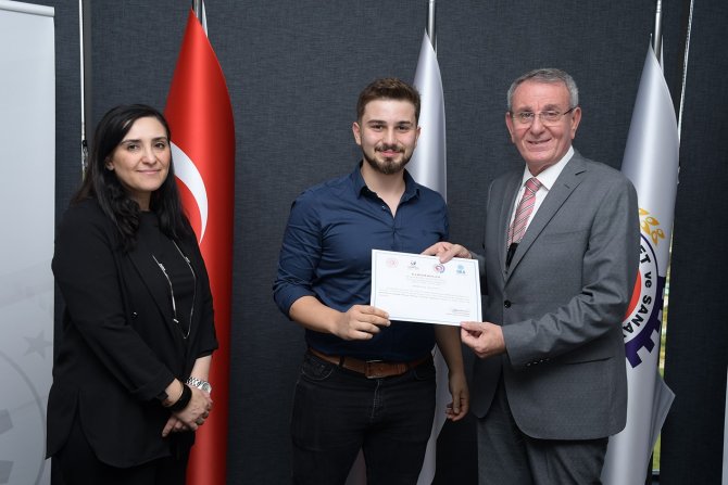 Kursiyerlerin Sertifika Heyecanı