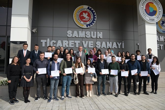 Kursiyerlerin Sertifika Heyecanı