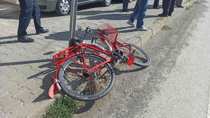 Yaya Geçidinde Minibüsün Çarptığı Bisikletli Ağır Yaralandı