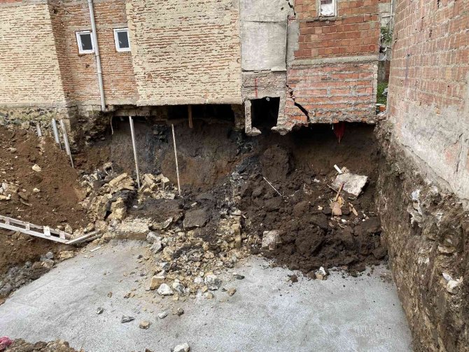 Sinop’ta Yıkılma Tehlikesi Olan 5 Katlı Bina Tahliye Edildi