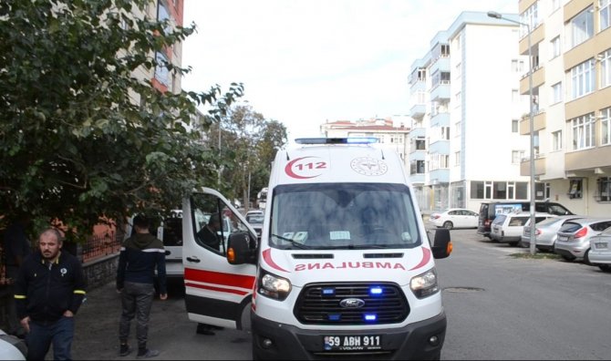Sokak Ortasında 6 Yerinden Bıçaklandı