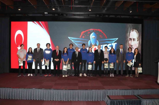 Teknofest Karadeni̇z’de Dereceye Giren Öğrencilere Başarı Belgesi