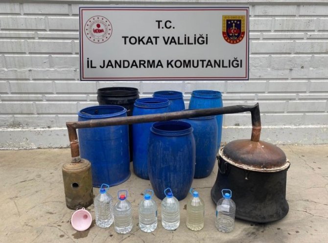Tokat’ta Kaçak Alkol Operasyonu: 5 Gözaltı