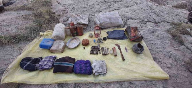 Tunceli’de 2 Sığınak İçerisinde Mühimmat Ele Geçirildi