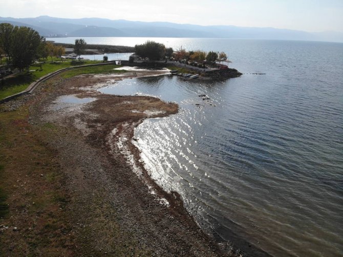 Kuraklık Vurdu...2 Bin Yıllık Tarihi Bazilika Resmen Su Üzerine Çıktı