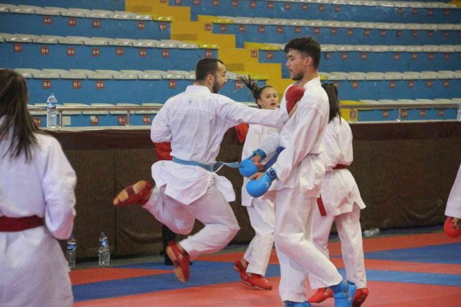 U21 Karate Milli Takımı Şampiyonaya Erzurum’da Hazırlanıyor
