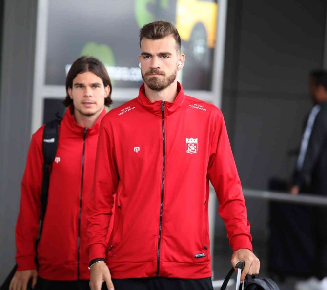 Sivasspor Kafilesi Kosova’da