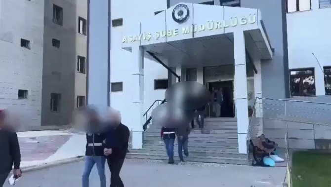 Haklarında 25 Yıl 10 Ay Kesinleşmiş Hapis Cezası Bulunan Biri Cezaevi Firarisi 2 Hükümlü Tutuklandı