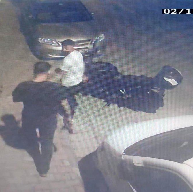 3 Kilitle Bağlı Motosikleti Çaldılar