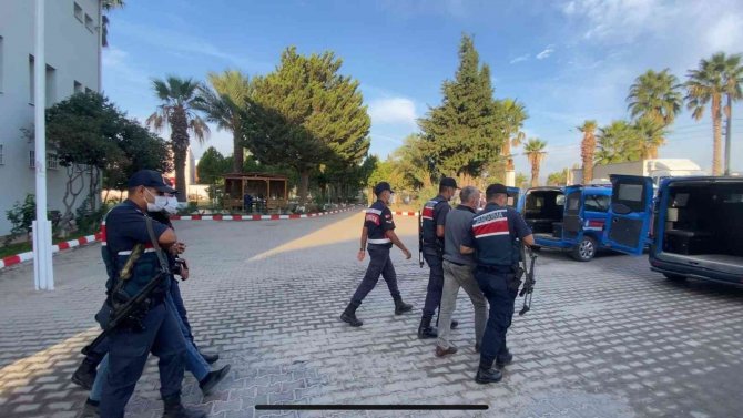 İ̇zmir’de Göçmen Kaçakçılığı Operasyonu: 5 Tutuklama