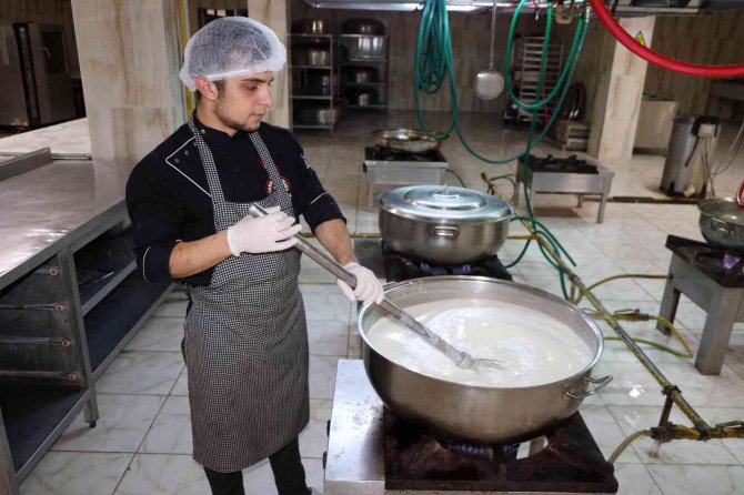 Lise Öğrencileri Günde 4 Bin 850 Adet Ekmek Üretiyor