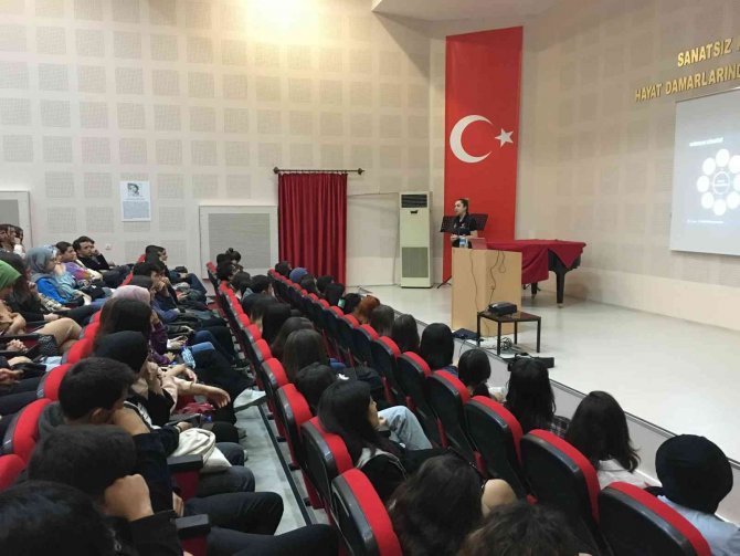 Üniversite Öğrencilerine Narkotik Bağımlılığı Konferansı