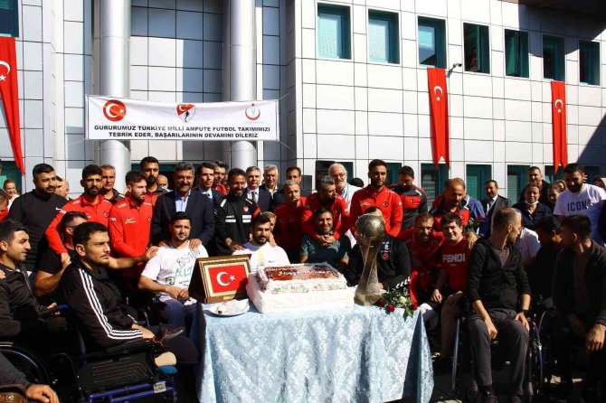 Dünya Şampiyonlarından Gazilere Moral Ziyareti