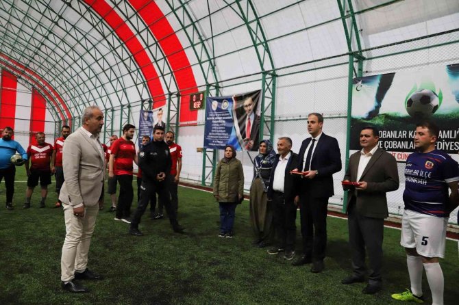 Jandarma Ve Sağlık Ekipleri Futbol Turnuvasında Kozlarını Paylaştı