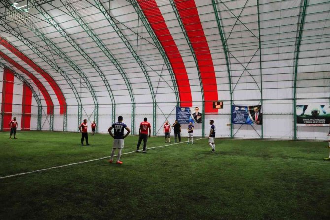 Jandarma Ve Sağlık Ekipleri Futbol Turnuvasında Kozlarını Paylaştı