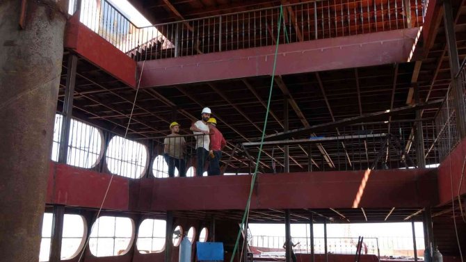 Dev Korsan Tur Teknesi 130 Milyon Liraya Mal Olacak, Aynı Anda Bin 163 Turist Taşıyacak