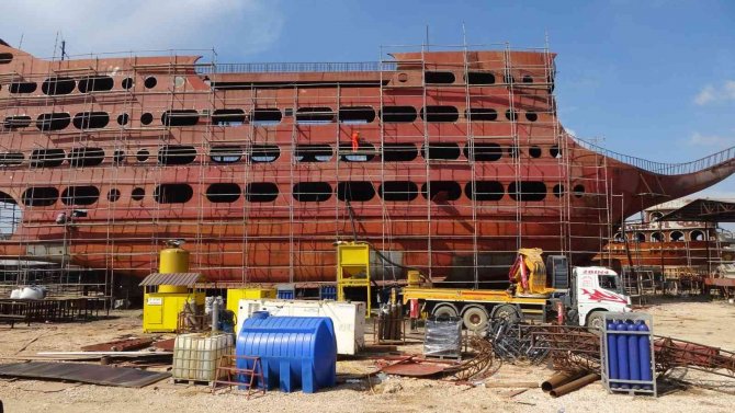 Dev Korsan Tur Teknesi 130 Milyon Liraya Mal Olacak, Aynı Anda Bin 163 Turist Taşıyacak
