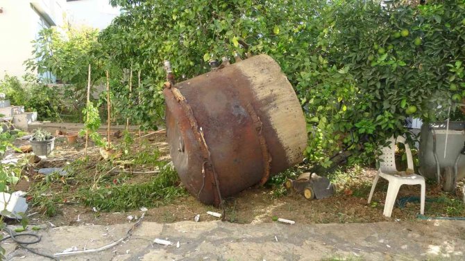 Otelin Patlayan Dev Su Tankı 150 Metre Uçup Daireyi Harabeye Çevirdi