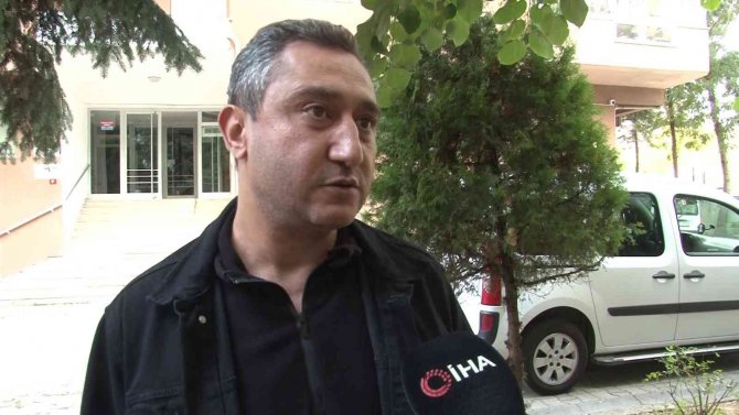 Apartmanda Çocukları Kovalayıp, Yangın Tüpünü Etrafa Sıktı