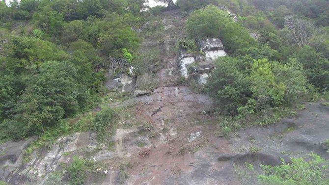 Heyelan Nedeniyle Kapanan Hopa-kemalpaşa Karayolu Trafiğe Açıldı