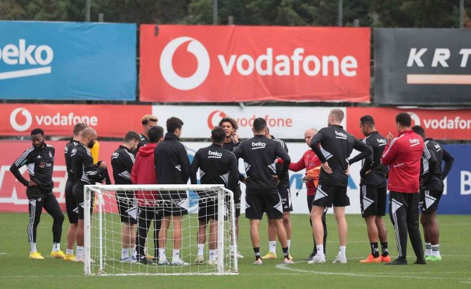 Beşiktaş’ta Başkan Çebi, Trabzonspor Maçının Hazırlıklarını Takip Etti