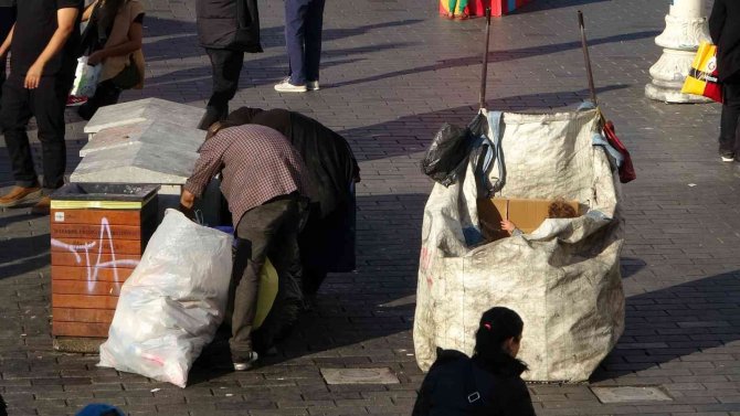 Beyoğlu’nda Gece Yakalanan Dilenciler Sabah Dilenmeye Devam Etti