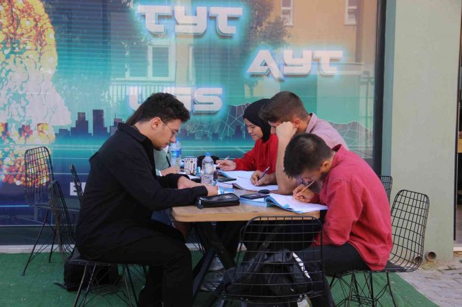 Bu Sistem Öğrenciyi Derse Değil, Dersi Öğrenciye Götürüyor