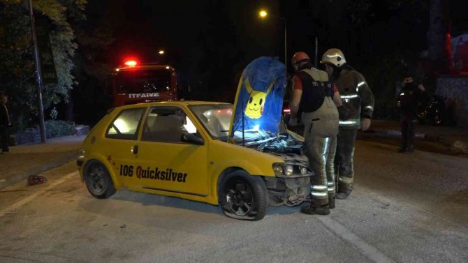 Kontrolden Çıkan Araç Ağaca Çarptı, Kapıdan Savrulan Sürücü Başından Yaralandı
