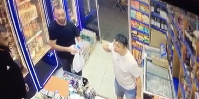 İ̇stanbul’da Alkollü Şahsa Küfür Dayağı Kamerada